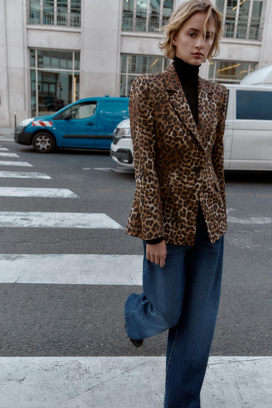 CHAQUETA AJUSTADA ESTAMPADO